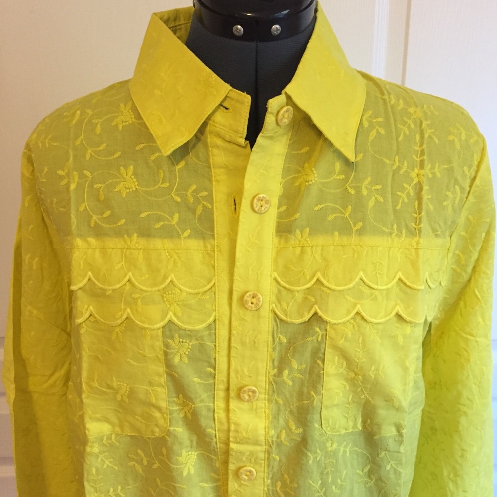 NWT: Drapers & Damon’s yellow button down shirt